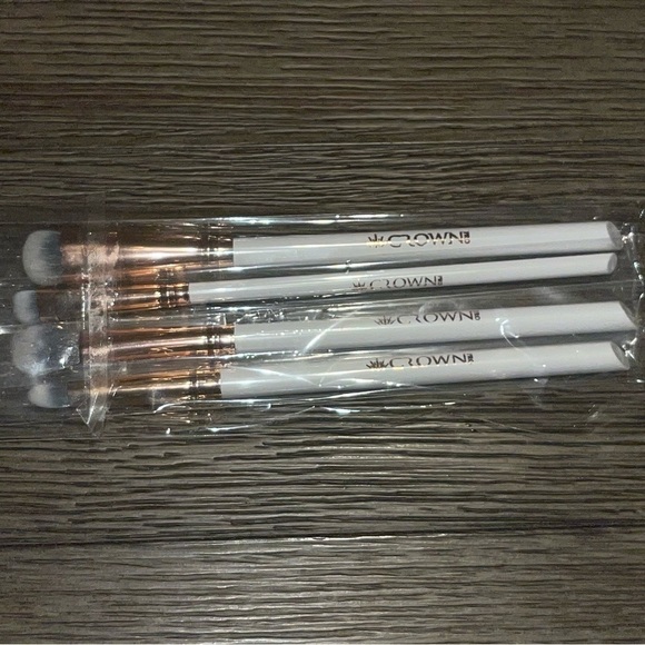 [crown PRO] All Eyes On You 4 Piece brush set !!Free with Purchase!! - Picture 3 of 3